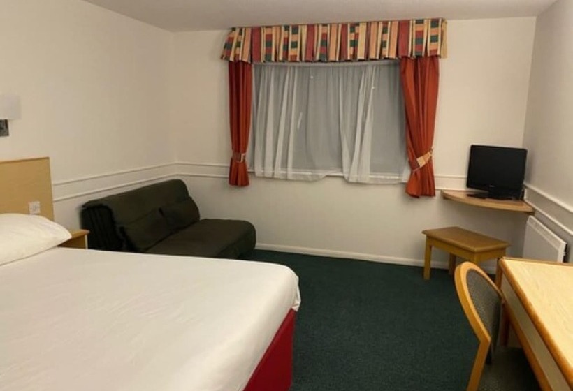 Семейный Номер, Days Inn Michaelwood M5