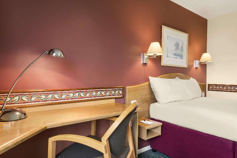 行政房间, Days Inn Michaelwood M5