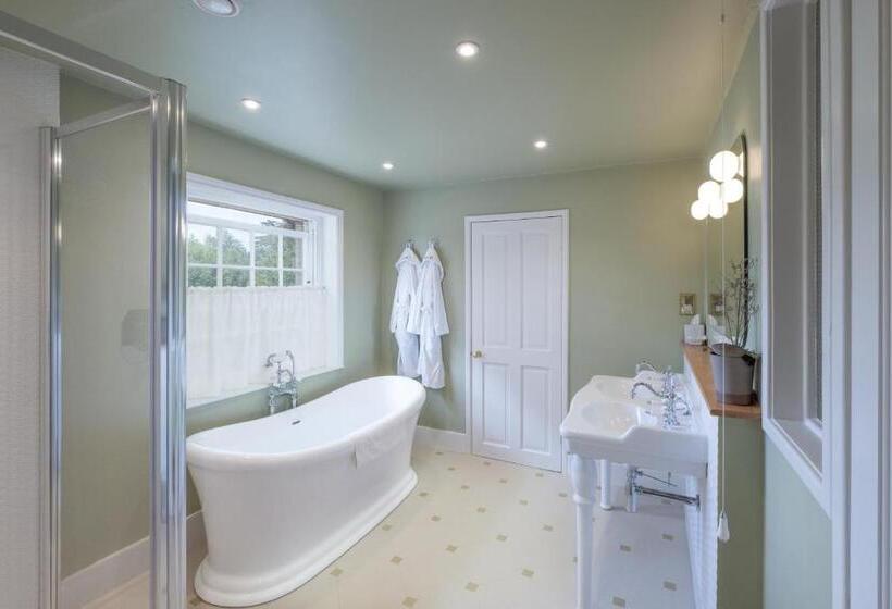اتاق استاندارد, The Ickworth Hotel And Apartments   A Luxury Family