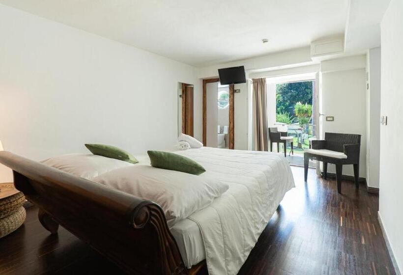 Четырехместный Номер Классик, Marina 10 Design Hotel & Spa