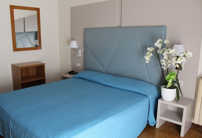 اتاق استاندارد سه نفره, Residence Holiday