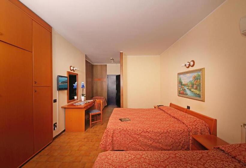 Четырехместный Номер Стандарт, Residence Holiday