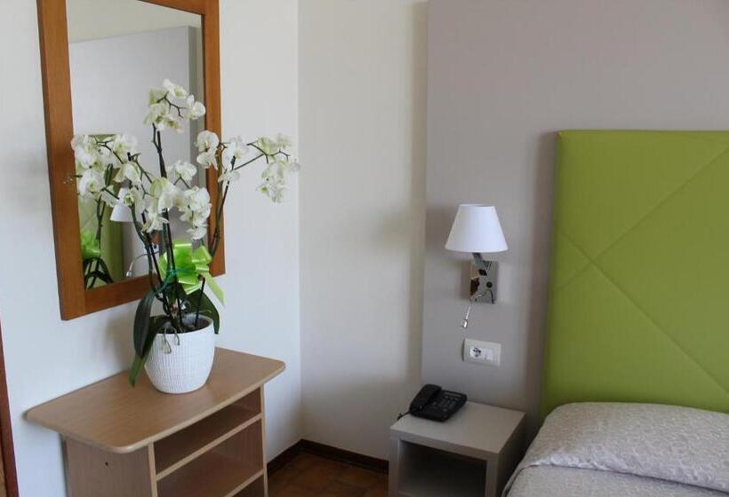 اتاق استاندارد چهار تخته, Residence Holiday