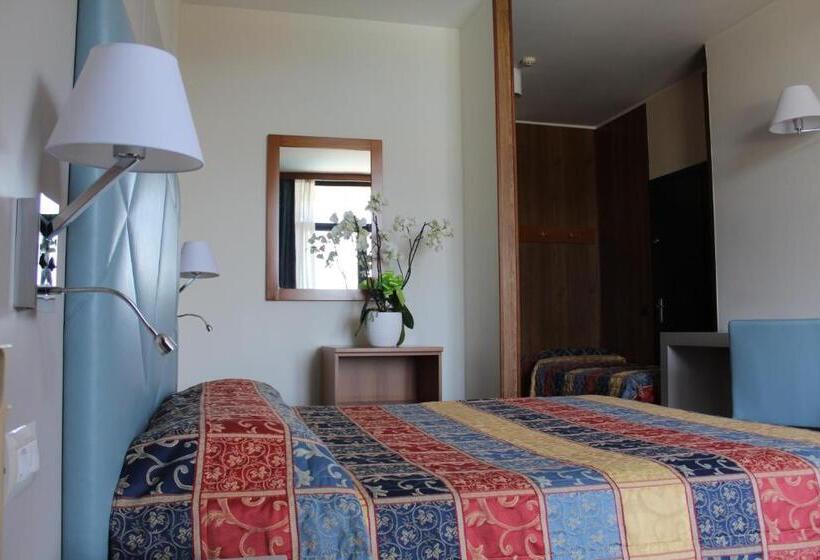Четырехместный Номер Стандарт, Residence Holiday