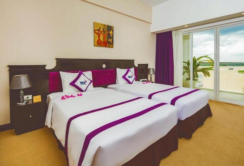 Deluxe room with river view, Ttc Hotel   Can Tho