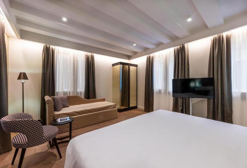 Junior Suite com Balcao, Acca Hotel