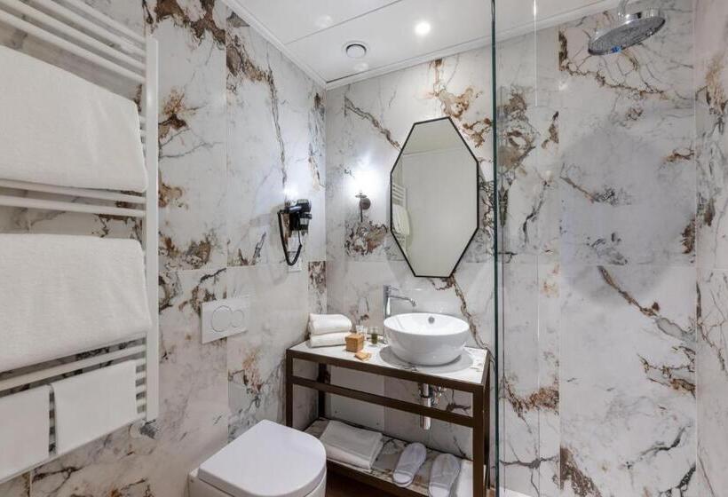 Quarto superior, Acca Hotel
