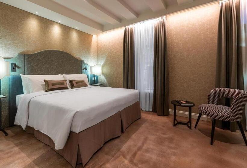Quarto Deluxe com Balcão, Acca Hotel