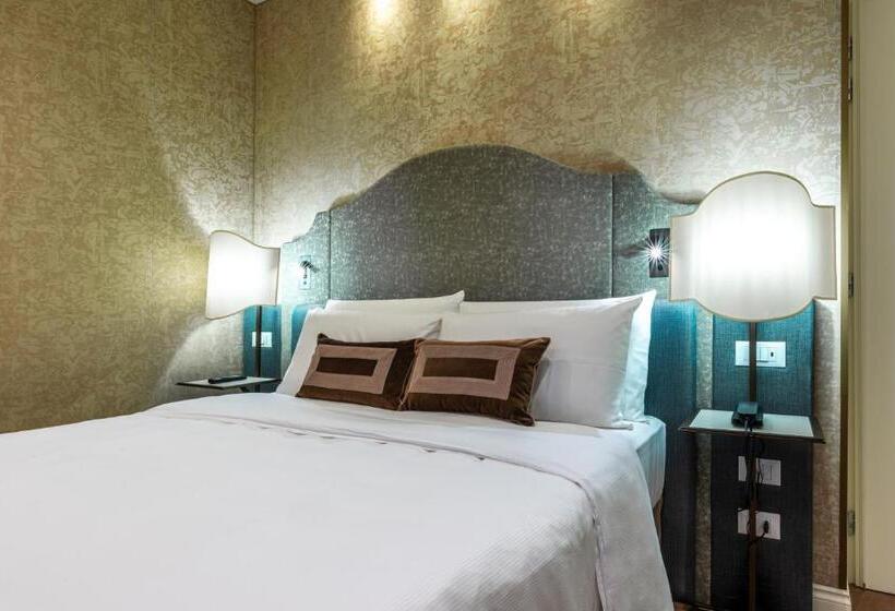 Quarto standard interior, Acca Hotel