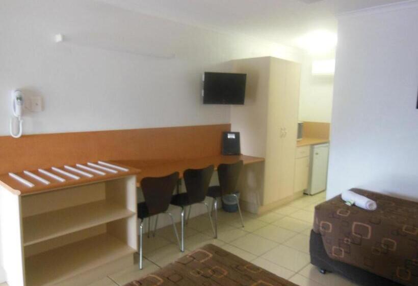 Семейный Номер, Country Road Motel