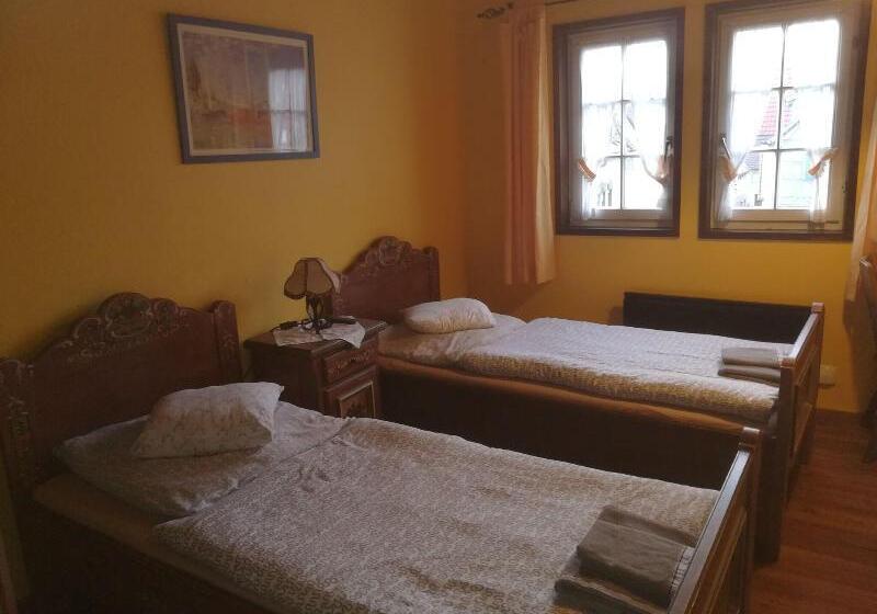Семейный Номер, Summit Motel