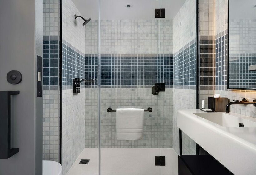 Quarto Estandar Cama Casal, Arlo Midtown