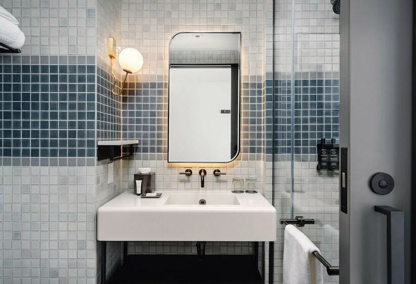 Quarto Estandar Cama Casal, Arlo Midtown