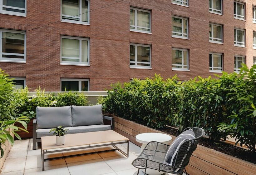 Quarto Estandar Cama Casal, Arlo Midtown