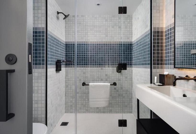 Quarto Estandar Cama King, Arlo Midtown