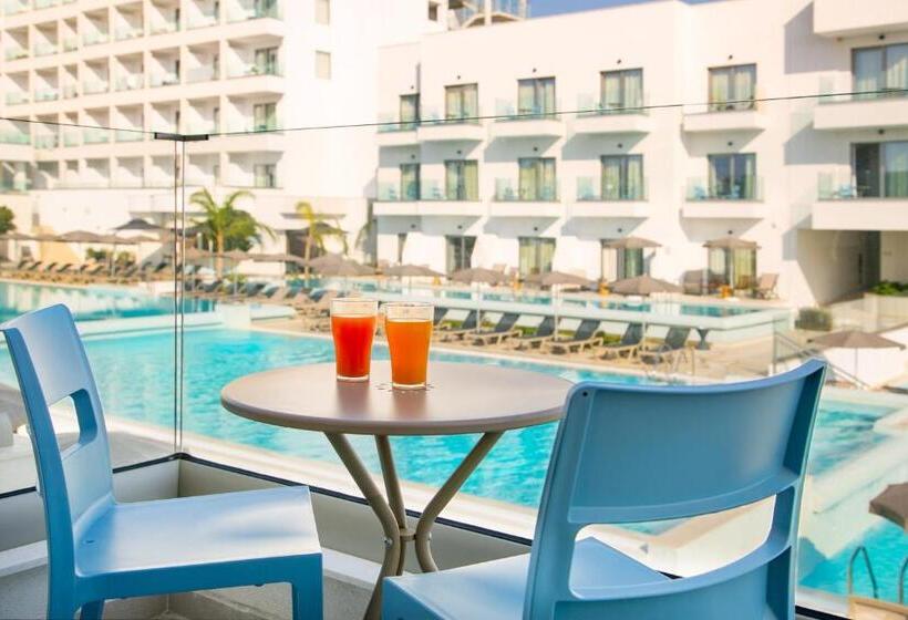 اتاق سوپریور با چشم‌انداز استخر, Atlantica Aqua Blue