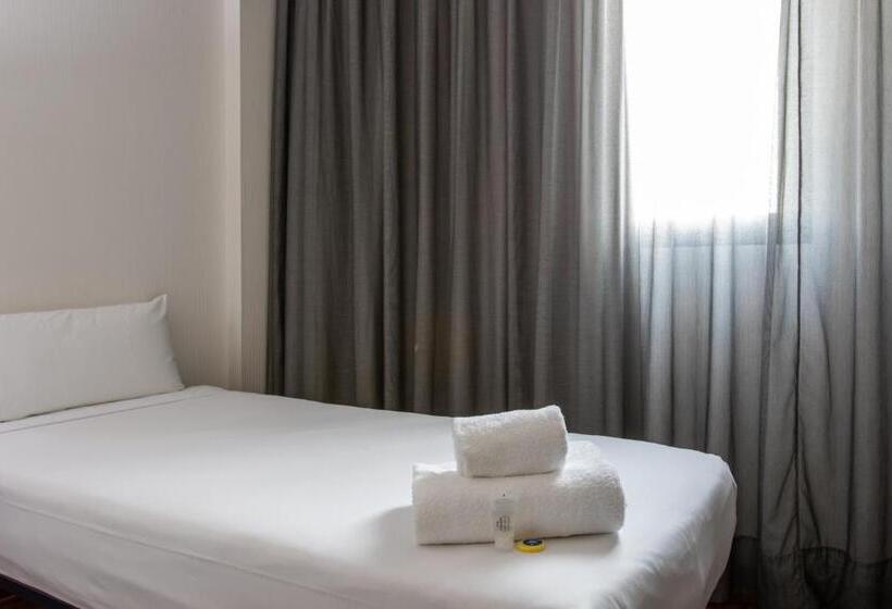 스탠다드 트리플 룸, Ciudad De Mostoles