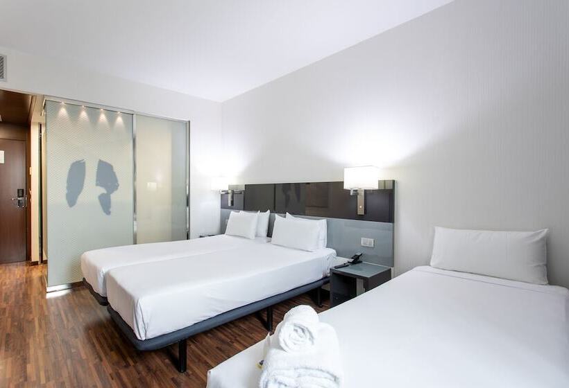 스탠다드 트리플 룸, Ciudad De Mostoles