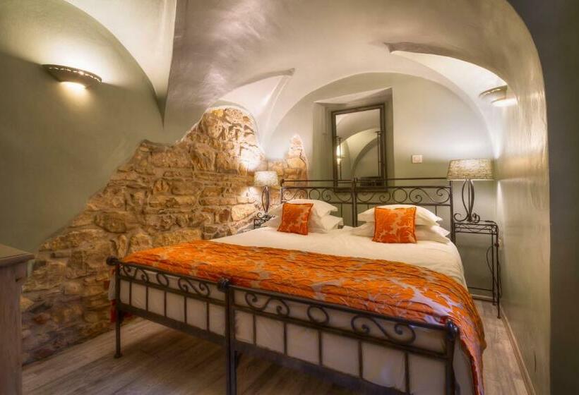 اتاق سوپریور, Black Star Suites