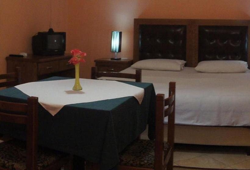 스탠다드 트리플 룸, Bristol Hotel Tirana
