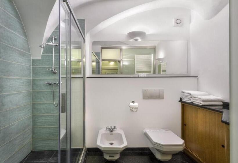 سوییت خانوادگی, Black Star Suites