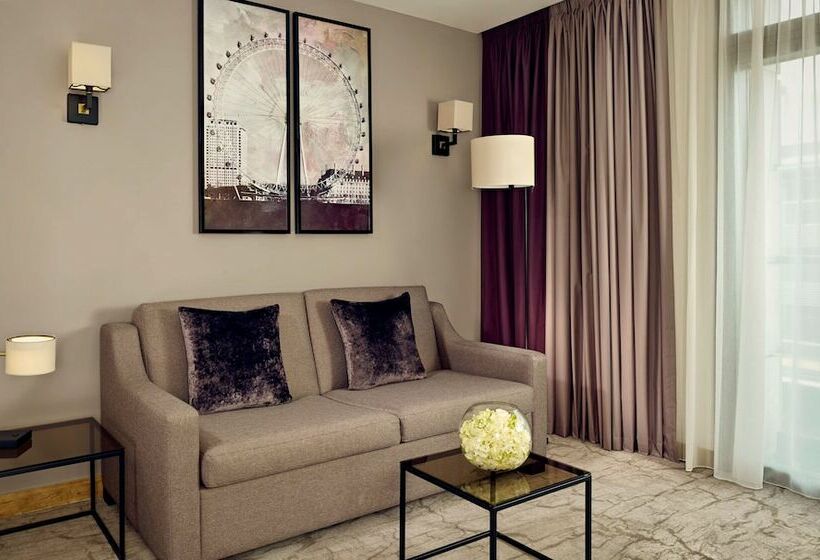 سوییت جونیور, Park Plaza County Hall London