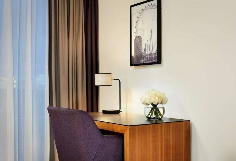 استودیو اجرایی, Park Plaza County Hall London