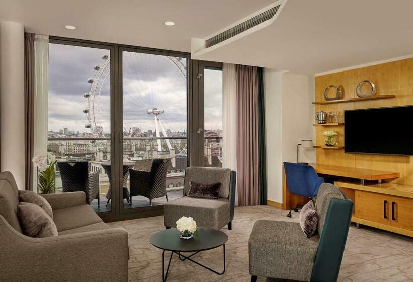 سوئیت پنت هاوس, Park Plaza County Hall London