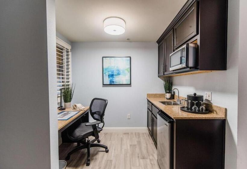 Люкс, Best Western Plus Manhattan Beach