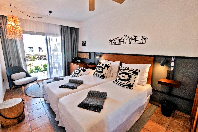 Трехместный Номер Стандарт Вид на Бассейн, Coral Cotillo Beach