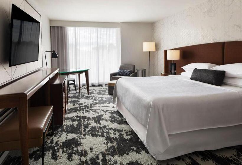 キングサイズベッドのスタンダードルーム, Sheraton Vancouver Airport