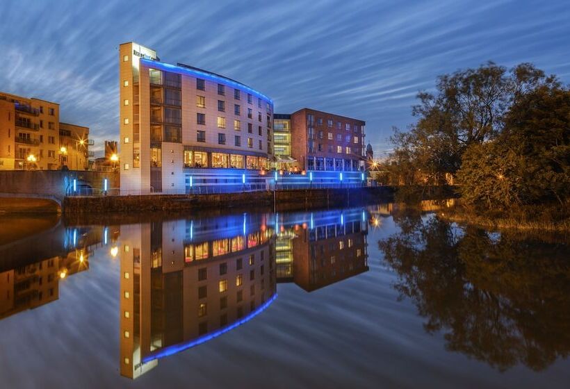 جناح, Absolute Hotel Limerick