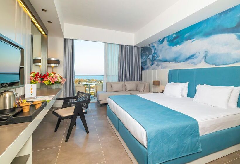 اتاق اساندارد با چشم‌انداز جانبی به دریا, Crystal Centro Resort  Ultimate All Inclusive
