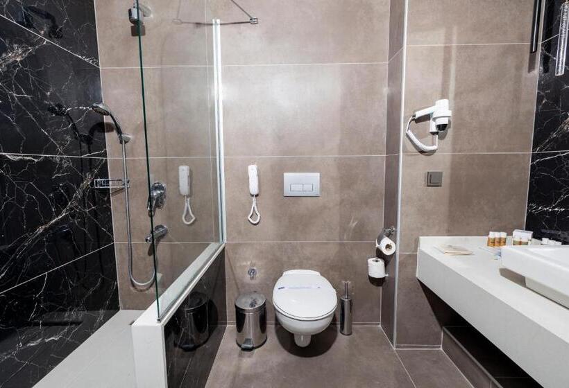 اتاق اساندارد با چشم‌انداز جانبی به دریا, Crystal Centro Resort  Ultimate All Inclusive