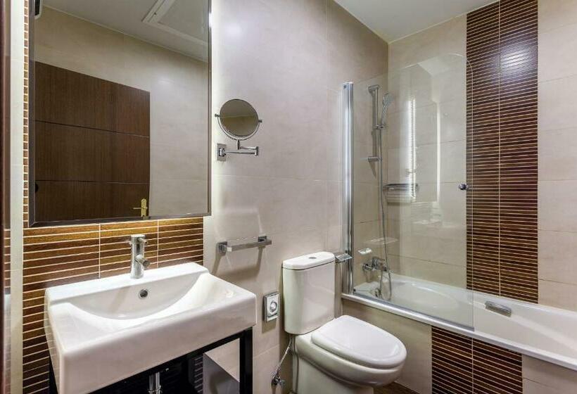اتاق اجرایی, Room Mate Leo