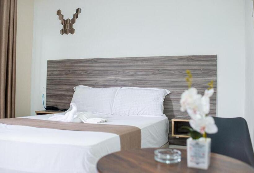 اتاق لوکس, 40 40 Accommodation