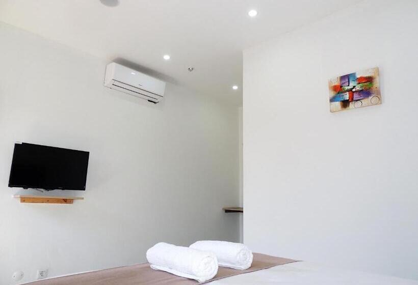اتاق لوکس, 40 40 Accommodation
