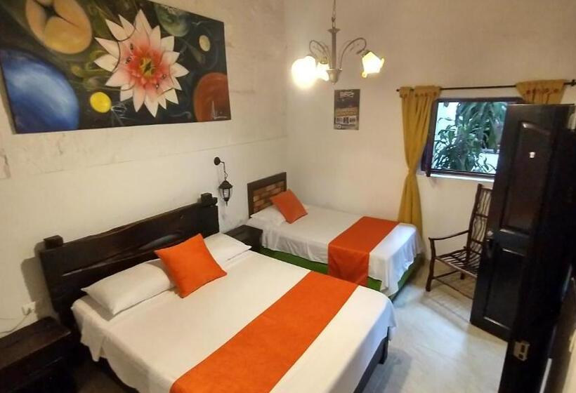 Номер Стандарт Трехместный, Santander Aleman Hostel