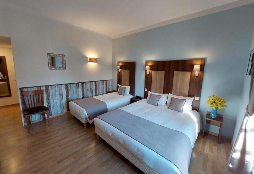 Номер Стандарт Трехместный, Logis Loire Hotel   Les Cocottes Restaurant