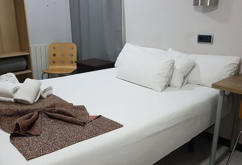 Номер Стандарт, Hostal Levante Barcelona