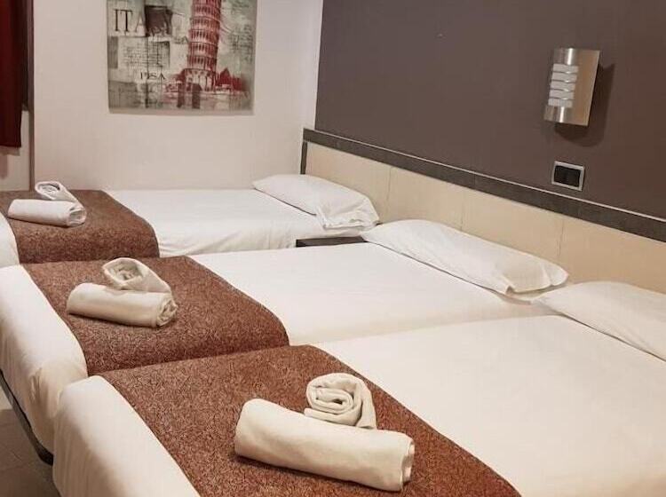 Номер Стандарт Трехместный, Hostal Levante Barcelona