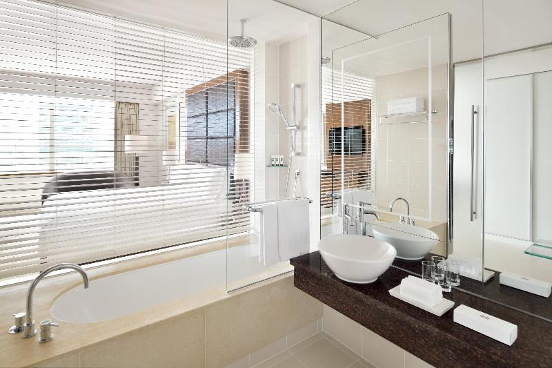 Номер Deluxe с Видом, Crowne Plaza Dubai Festival City