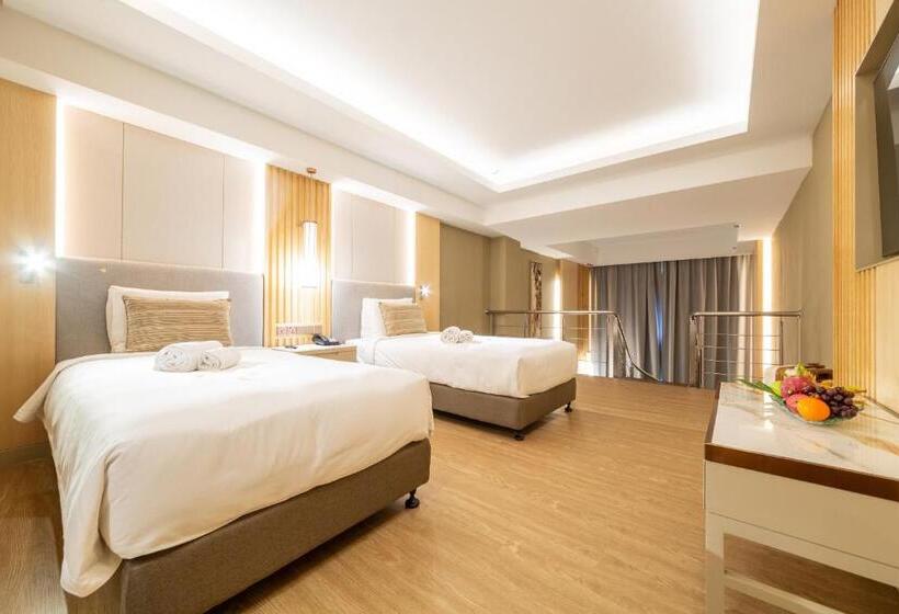 سوییت دوبلکس, Glenmarie Hotel & Golf Resort