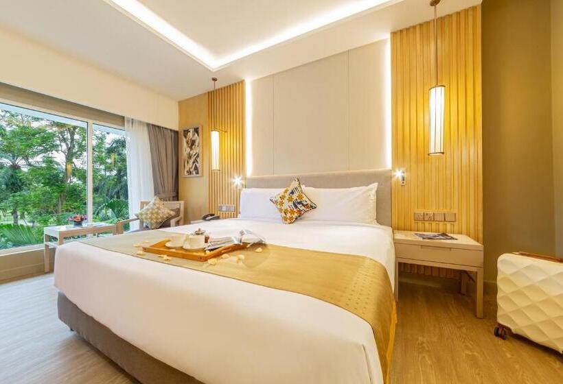 اتاق لوکس با تخت بزرگ, Glenmarie Hotel & Golf Resort