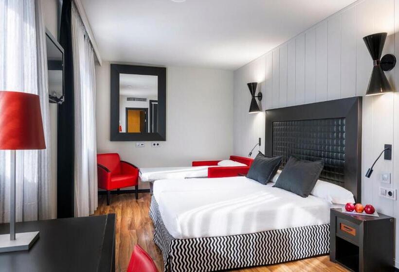 Номер Стандарт Трехместный, Salles Hotel Aeroport De Girona