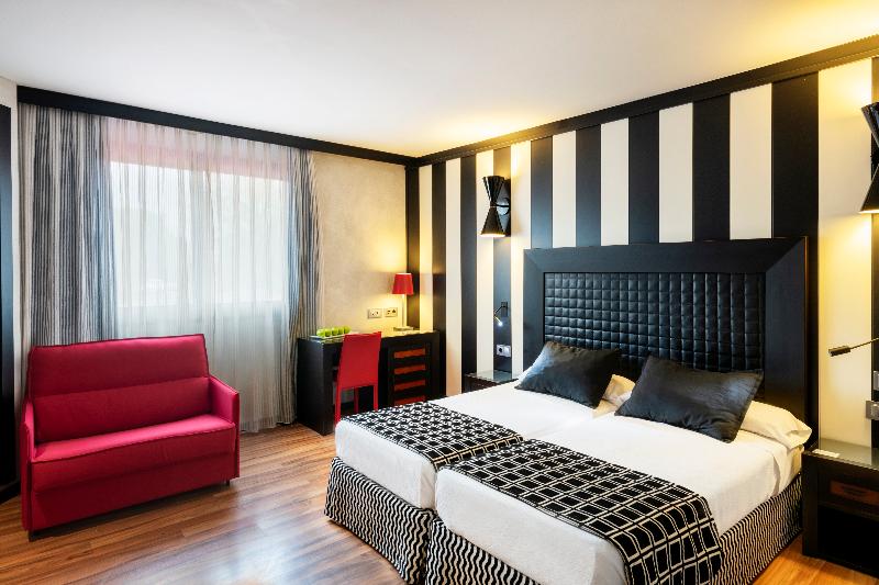 Номер Стандарт Трехместный, Salles Hotel Aeroport De Girona