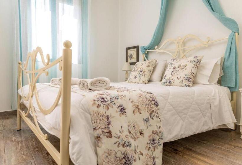 Трехместный Номер Deluxe, Naxos Petite Studios