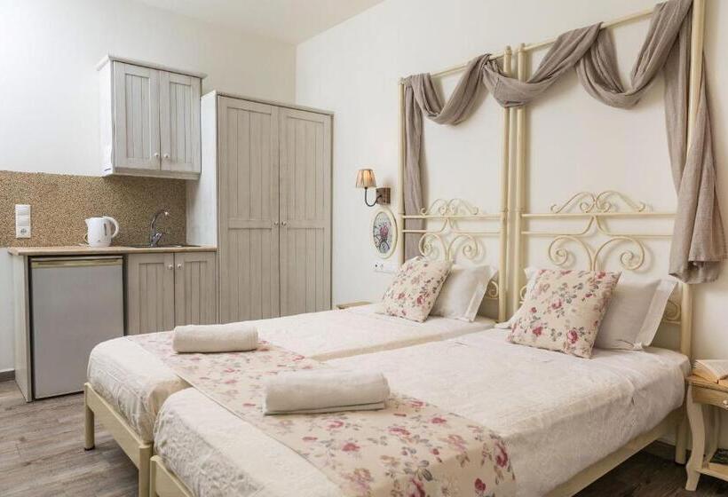 Номер Deluxe, Naxos Petite Studios