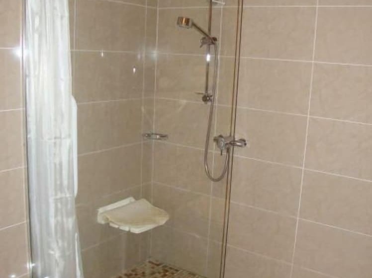 Семейный Номер, Ard Ri House