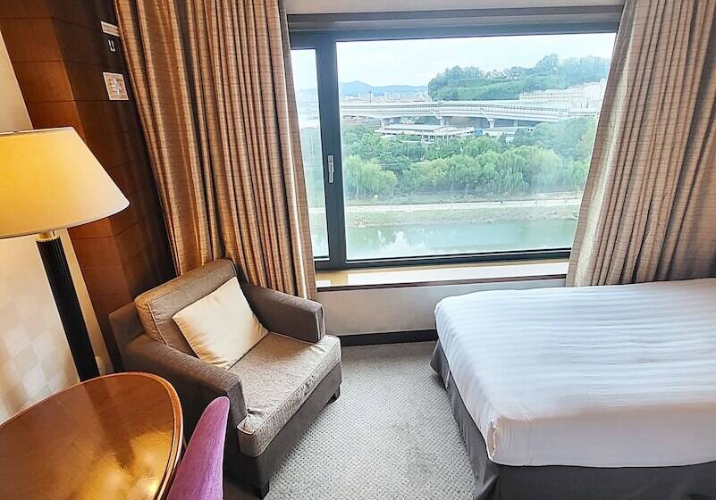 デラックスルーム, Niagara